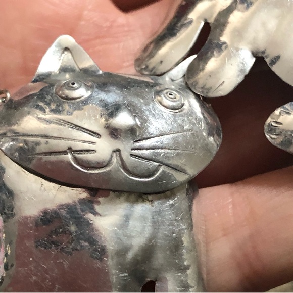 Large vintage silvertone smiling cat dangle earrings cat lady lightweight - Picture 6 of 11
